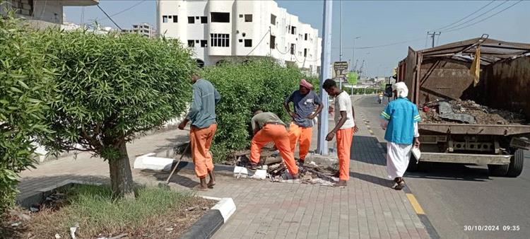 حملة نظافة شاملة تغير وجه المديرية بتوجيهات من مدير عام مديرية التواهي