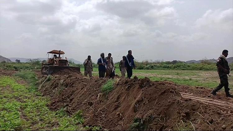 محافظ محافظة يدشن استكمال شق طريق الحصن  سد حسان..