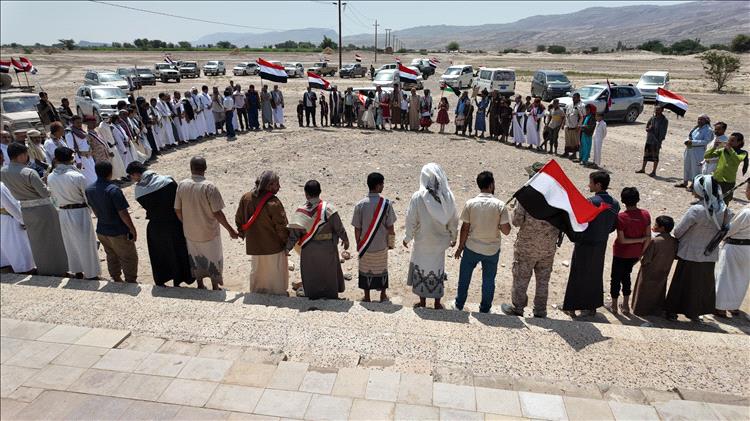 مأرب: مسيرة حاشدة لعدد من قيادات المقاومة الشعبية بمحافظتي إب ومأرب لزيارة ضريح قائد ثورة سبتمبر