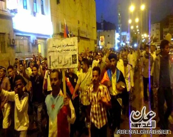 الآلاف يتظاهرون في عدن رفضا للعدوان العسكري اليمني على مناطق الضالع