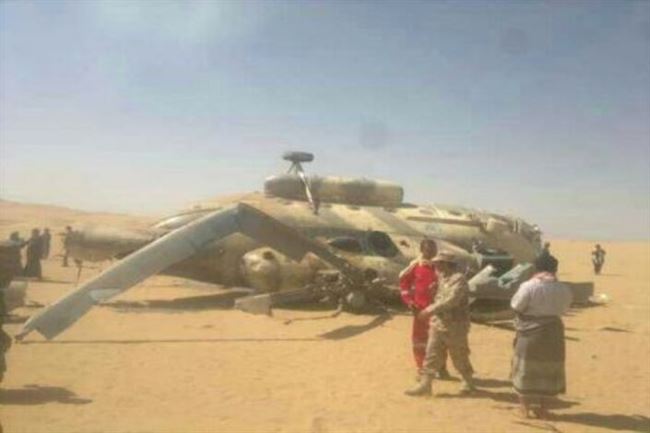 حدث قبل قليل : اصابة أربعة جنود اثر سقوط طائرة عمودية بشبوة ( مصور )