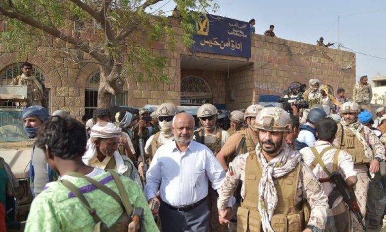 بالصور :محافظ الحديدة يدخل مدينة حيس ويعلن الانتصار على جماعة الحوثي