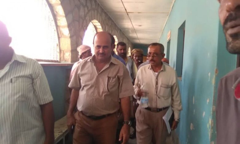 مديرعام مكتب الصحه والسكان م/ابين " يقوم بزيارة تفقدية في مستشفى أحور