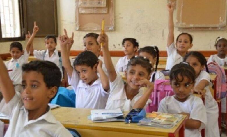 عاجل : الهلال الاحمر الاماراتي يقول انه سيتكفل بتوفير الزي المدرسي لطلاب المدارس المحررة