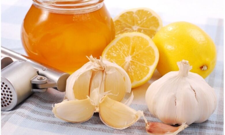 صحتك فى وصفة.. زنجبيل وعسل وليمون وثوم لخفض نسبة الكوليسترول