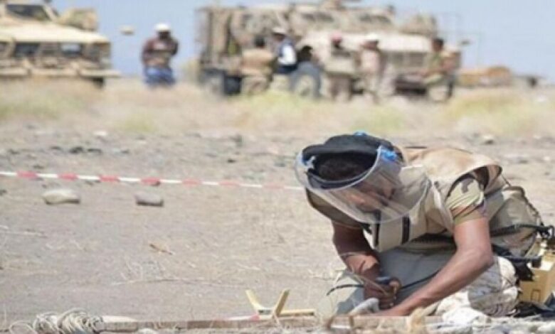 الحوثيون يزيلون الالغام من شوارع مر خلالها الوفد الأممي بالحديدة