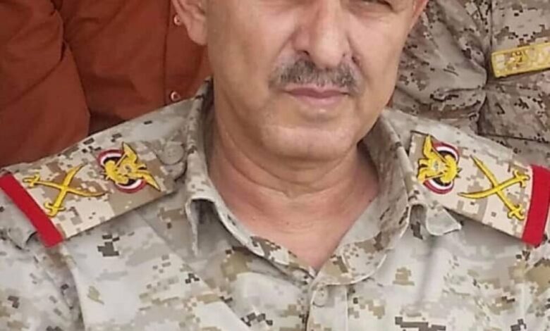 قائد اللواء 315 مدرع يعزي في استشهاد نائب رئيس هيئة الاركان العامة اللواء الركن صالح الزنداني