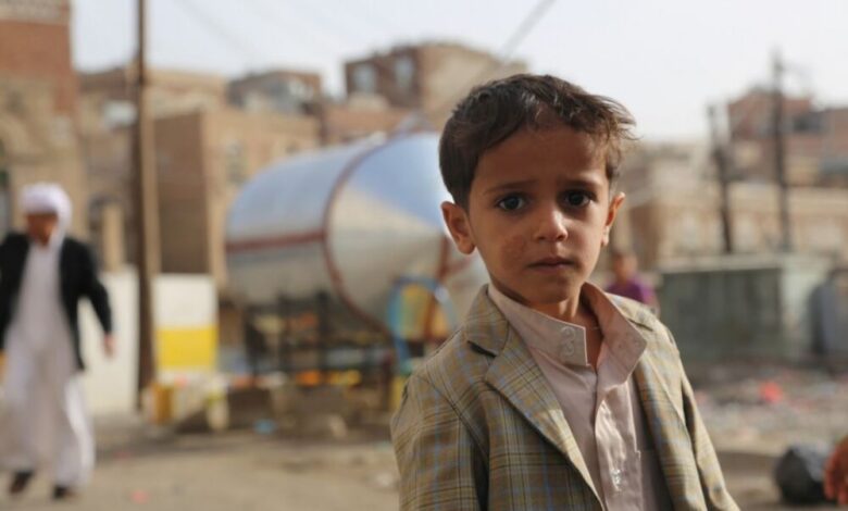 (عدن الغد) تناقش قضية عمل الأطفال..الطفولة في اليمن بين انتهاك الحقوق ومهام تفوق العمر