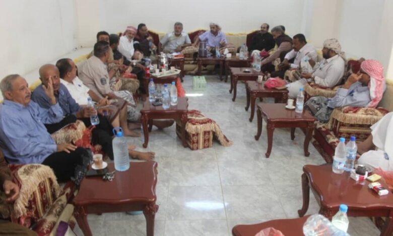 وزير العدل يلتقي قيادات عسكرية وأمنية وشخصيات اجتماعية في عدن