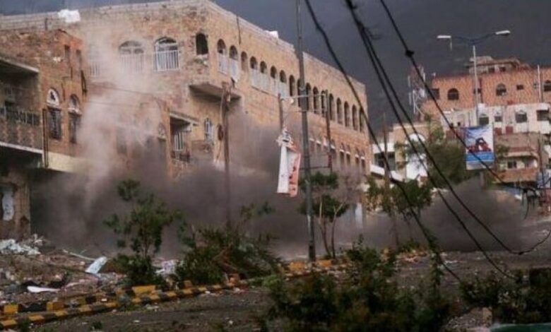 مليشيا الحوثي تقصف احياء سكنية بتعز