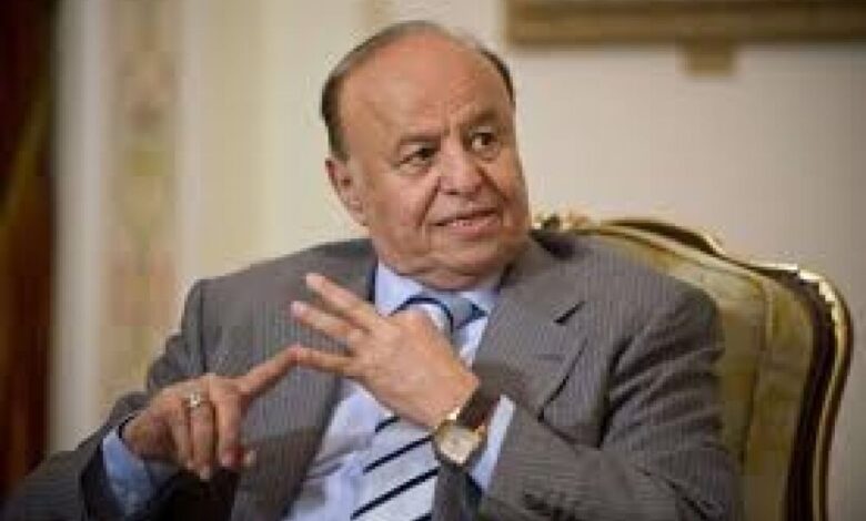 قال انه التزم الحياد في معركة صالح.. صحفي مؤتمري يهاجم الرئيس هادي: دار الخراب