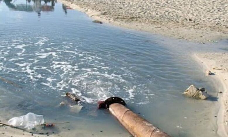 تقرير: أكثر من 50 ألف متر مكعب من مياه المجاري تصب في بحار عدن يومياً، وهيئة حماية البيئة في سبات عميق