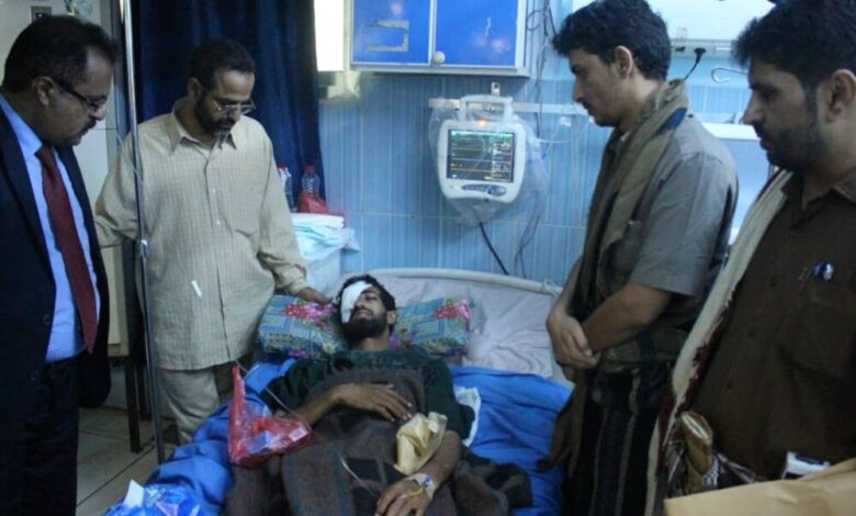 وكيل محافظة البيضاء يتفقد جرحى المقاومة في مستشفيات عدن