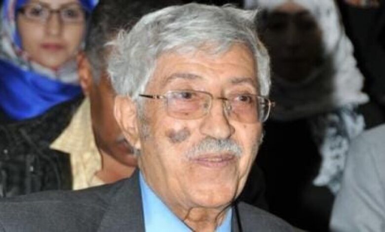 الدكتور عبدالعزيز المقالح شاعر اليمن الكبير يفوز بجائزة أمير الشعراء في مصر