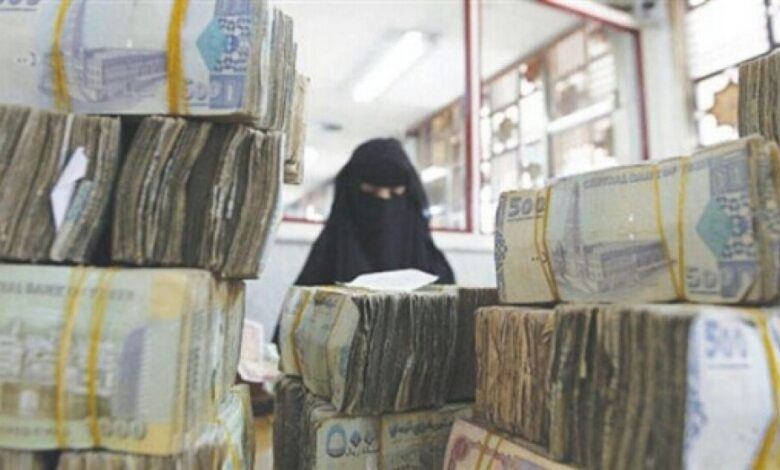 الحوثيون يمنعون تداول العملة الورقية المطبوعة حديثاً