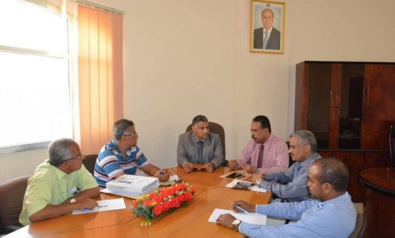 اجتماع يناقش مستوى تنفيذ مشاريع وزارة الأشغال في عدن