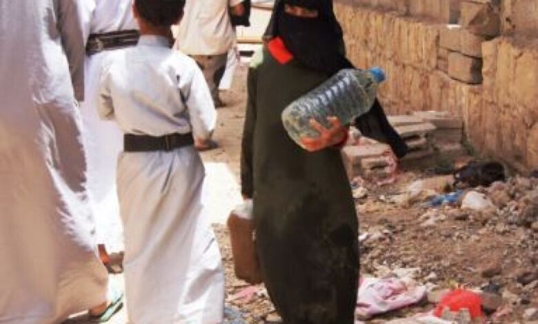 اليمن: المنظمات الإغاثية الدولية والمحلية “ثقب أسود” يبتلع المساعدات الإنسانية
