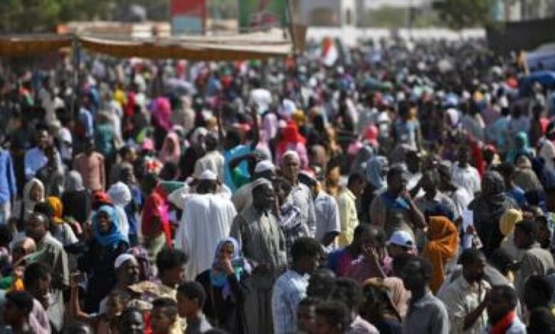 مظاهرات السودان: مئات الآلاف في شوراع الخرطوم من أجل تسليم السلطة إلى حكومة مدنية