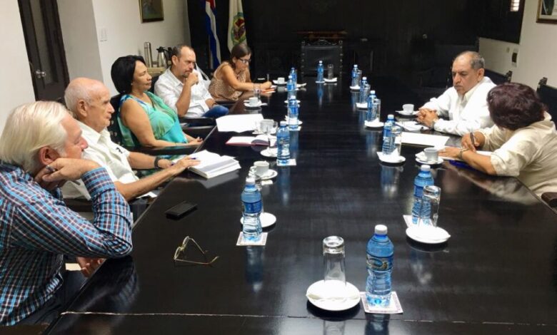ناشر يلتقي عضو مجلس الدولة الكوبي