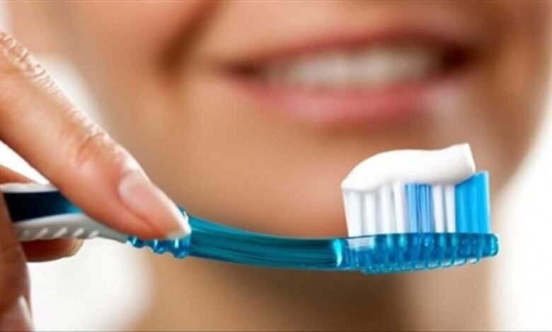 جمعية طب الأسنان الأمريكية : فرشاة الأسنان بيئة حاضنة لظهور أمراض كثيرة