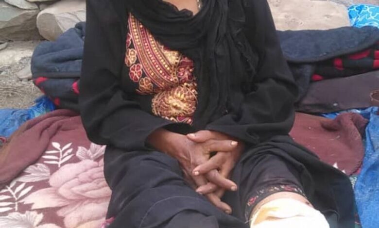الحوثيون يصيبون إمرأة مسنة بجراح بالازارق 