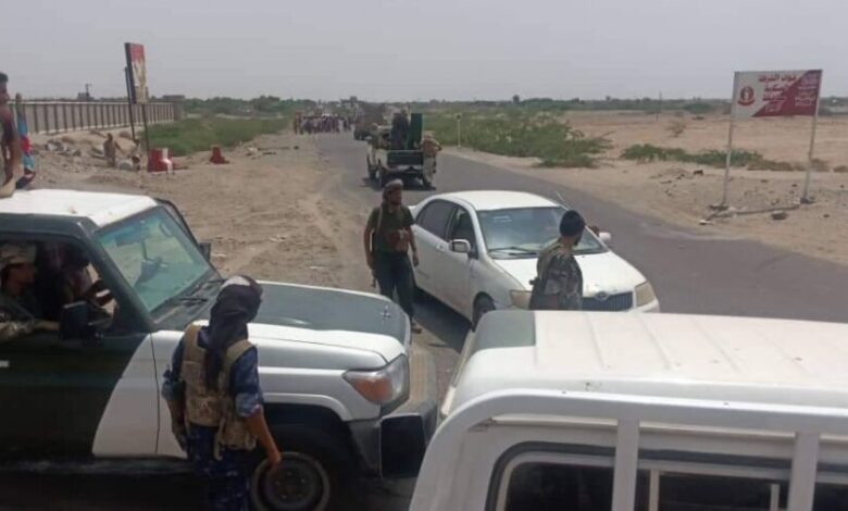 قوات الحزام الأمني تسيطر على معسكر الشرطة العسكرية وتمهل قائد القوات الخاصة 24ساعة للتسليم