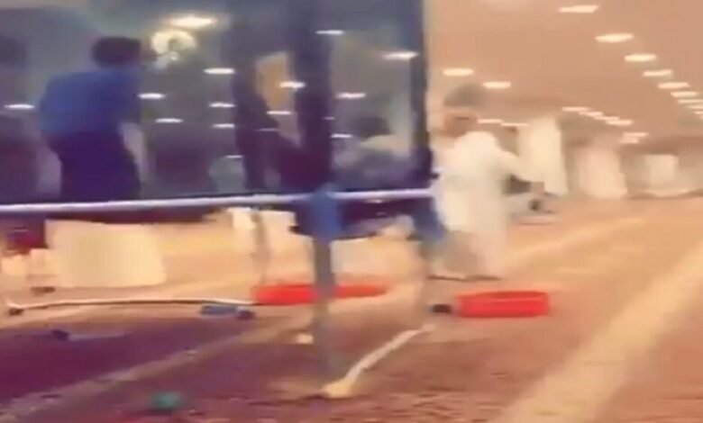 ألعاب أطفال داخل مسجد سعودي تثير ضجة.. والسلطات تتدخل