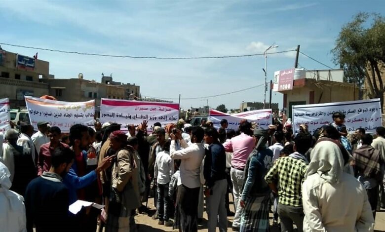 "تعز" مظاهرات في مدينة التربة للمطالبة بإخلاء المدينة من المجاميع المسلحه