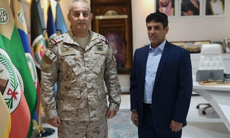 قائد القوات المشتركة الأمير تركي بن فهد يلتقي محافظ المهرة