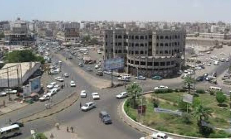 عدن : قوة امنية تعتقل 3 اشخاص بدار سعد