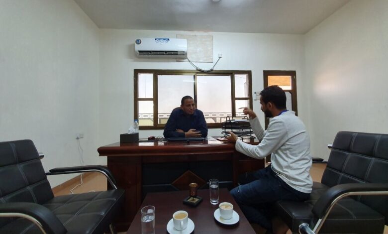 القائم بأعمال مدير الوحدة التنفيذية لمخيمات النازحين في اليمن يلتقي بمنسق برامج HYAC