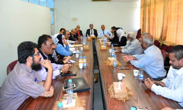 رئيس جامعة عدن يترأس الإجتماع الخاص بتطوير عمل مركز السنة التحضيرية