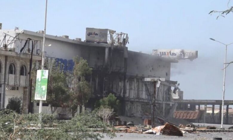 إصابة إمداد ضباط الإرتباط برصاص مليشيات الحوثي في الحديدة