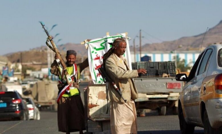 بالفيديو... الحوثيون على نهج "داعش" حملة لملاحقة  الشباب بحجة قصات الشعر الدخيلة