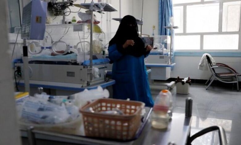 سكان صنعاء يشكون من هجرة الكادر الطبي المتخصص