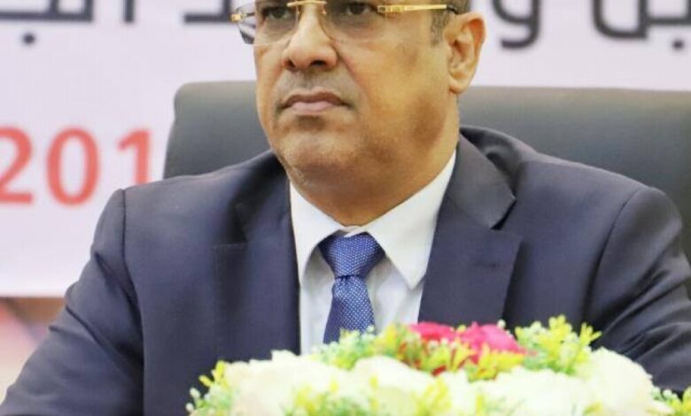 نائب رئيس الوزراء وزير الداخلية يعزي أسر شهداء اللواء الرابع حماية رئاسية