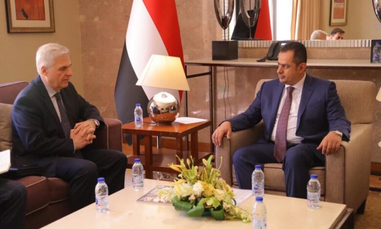 رئيس الوزراء اليمني يلتقي بالسفير الأمريكي لدى بلاده
