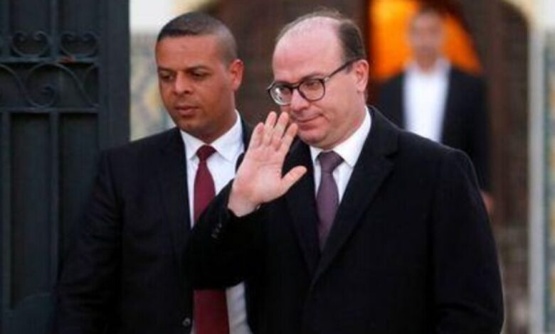 رئيس وزراء تونس المكلف يعلن حكومته والبلاد تتجنب الانتخابات المبكرة