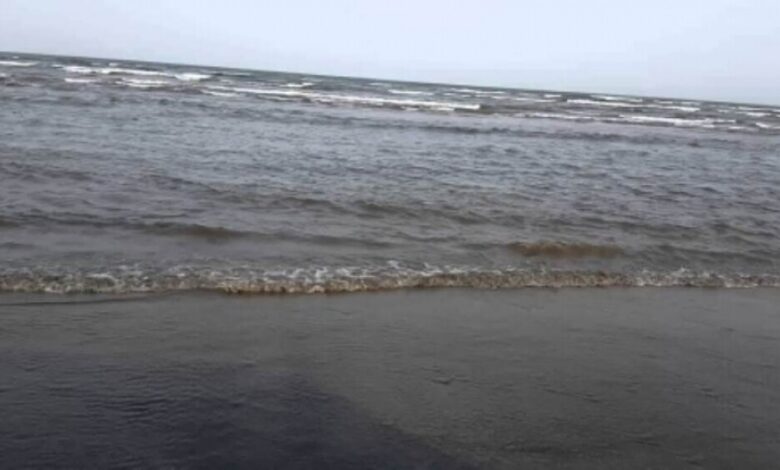 مواطنون : ساحل ابين يشهد تلوثا ضخما