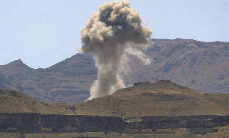 التحالف يستهدف مخازن حوثية في صنعاء ويدمر زوارق مفخخة