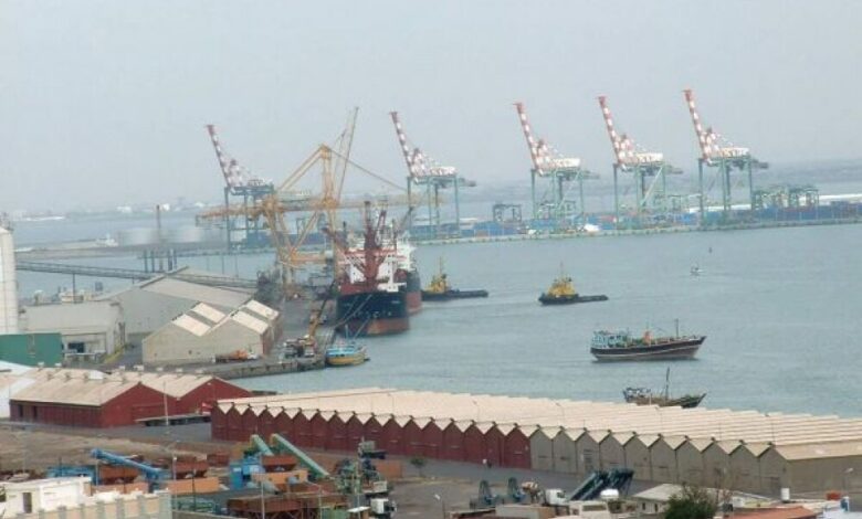 عاجل : وقف العمل بميناء عدن عقب تعرض عمال لاعتداء من قبل قوة أمنية