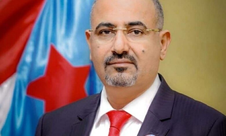 رئيس المجلس الانتقالي الجنوبي يُعزّي الرئيس هادي في وفاة العميد أحمد علي هادي