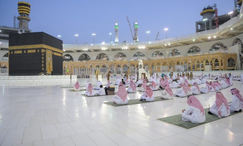 بالصور.. صلاة عيد الفطر في المسجدين الحرام والنبوي