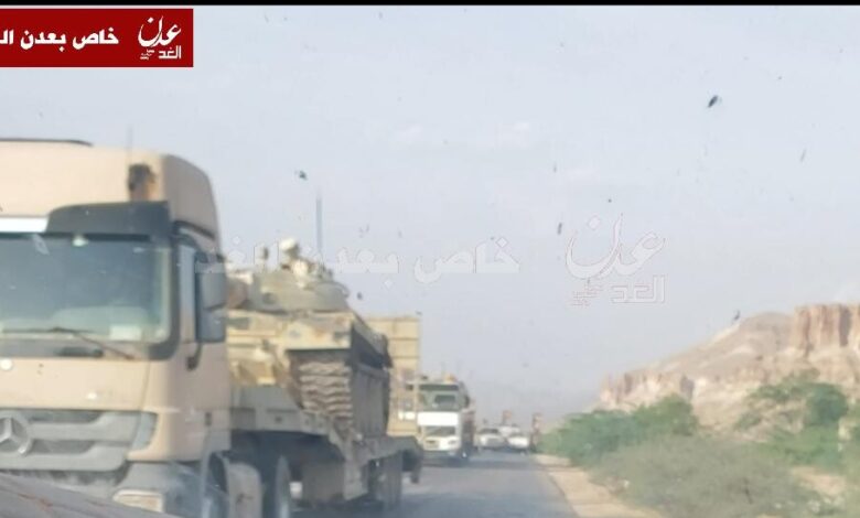 تعزيزات للجيش تمر بمدينة المحفد صوب شقرة