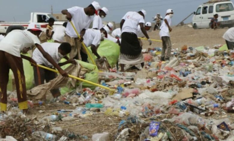 الهلال الأحمر الإماراتي يدشن حملة النظافة الشاملة بمديرية ذوباب