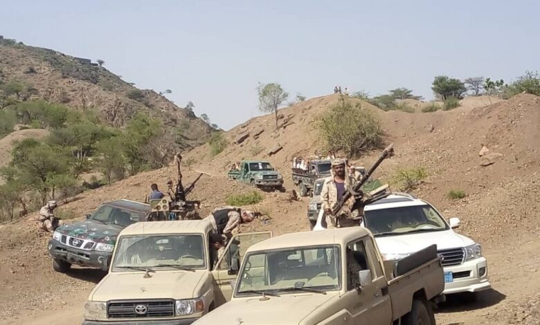 مدفعية قوات اللواء الرابع حزم تستهدف مواقع مليشيات الحوثي شمالي لحج