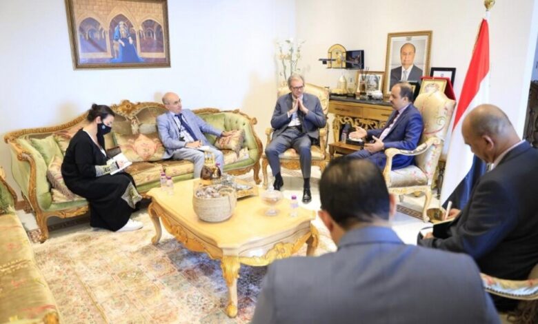 وزير الإعلام يلتقي السفير الفرنسي لدى اليمن
