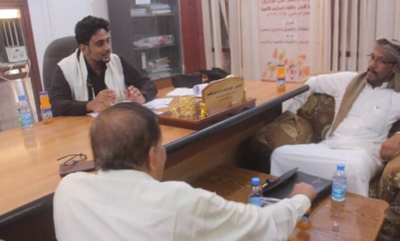 مدير عام شبام يلتقي بممثل الهلال الأحمر اليمني