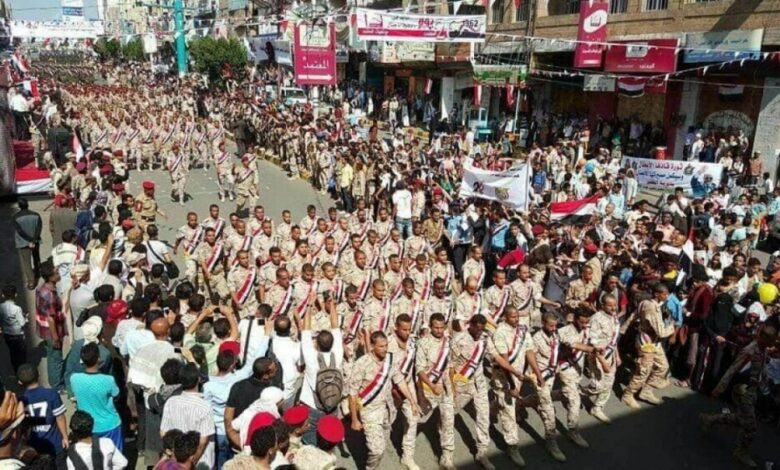 اليمنيون ينتهزون ذكرى «26 سبتمبر» للتعبير عن رفضهم الحوثيين