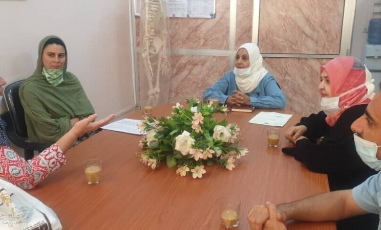 مدير صحة عدن يطلع على عمل عيادة الخير بمدينة السلام